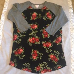 Super cute Lularoe randy tee in size medium